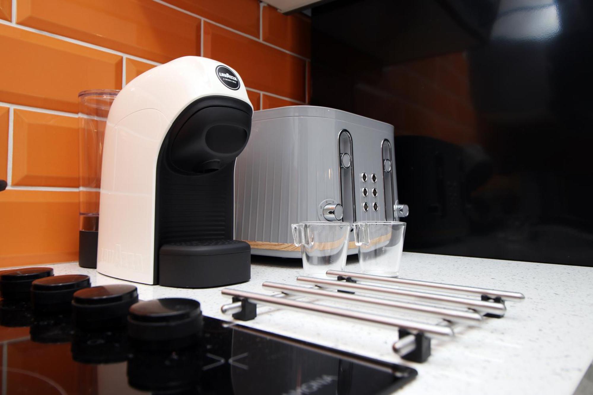 Fully Equipped Kitchen, Parking, City Centre Swansea Ngoại thất bức ảnh