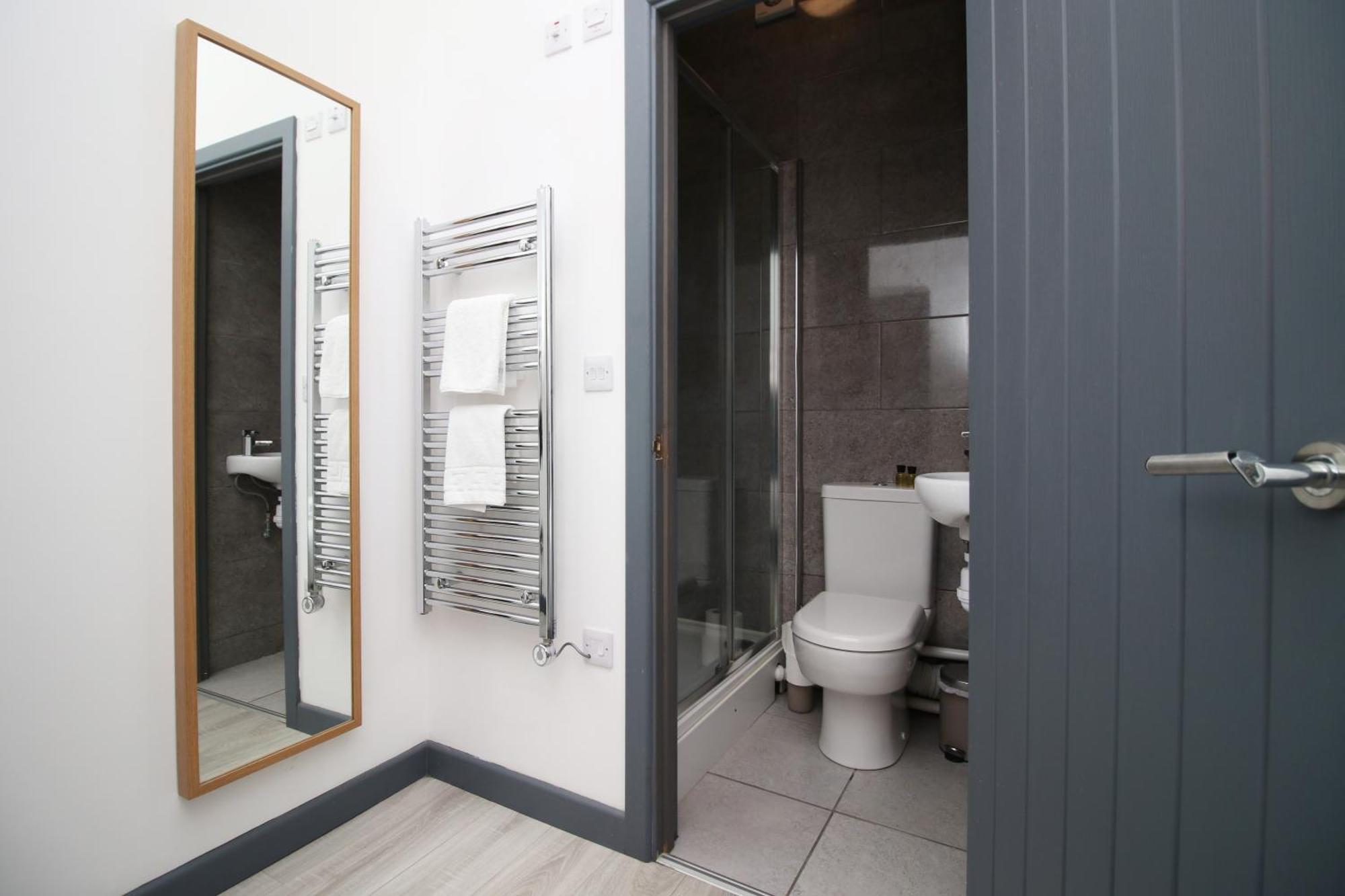 Fully Equipped Kitchen, Parking, City Centre Swansea Ngoại thất bức ảnh