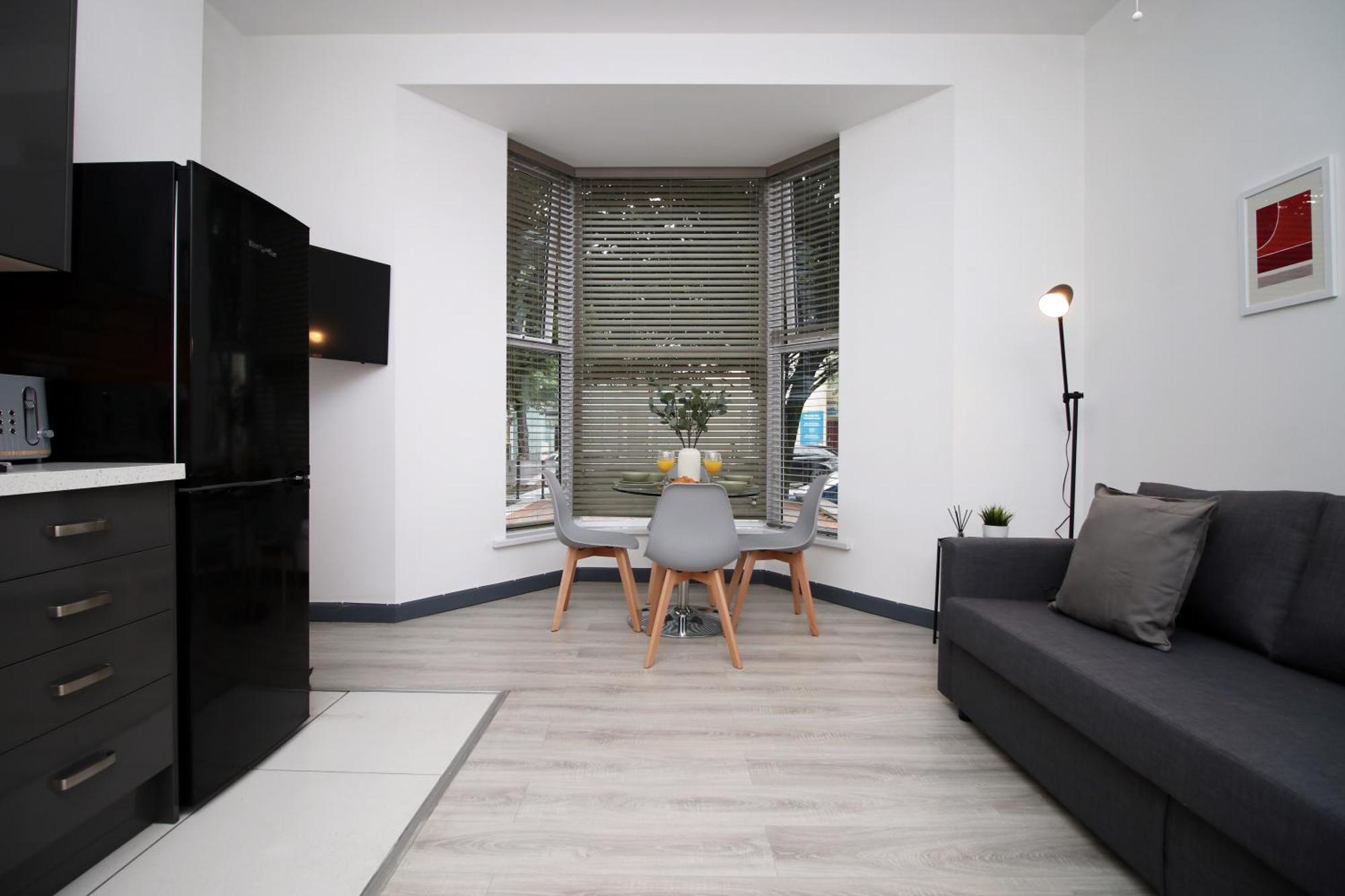 Fully Equipped Kitchen, Parking, City Centre Swansea Ngoại thất bức ảnh