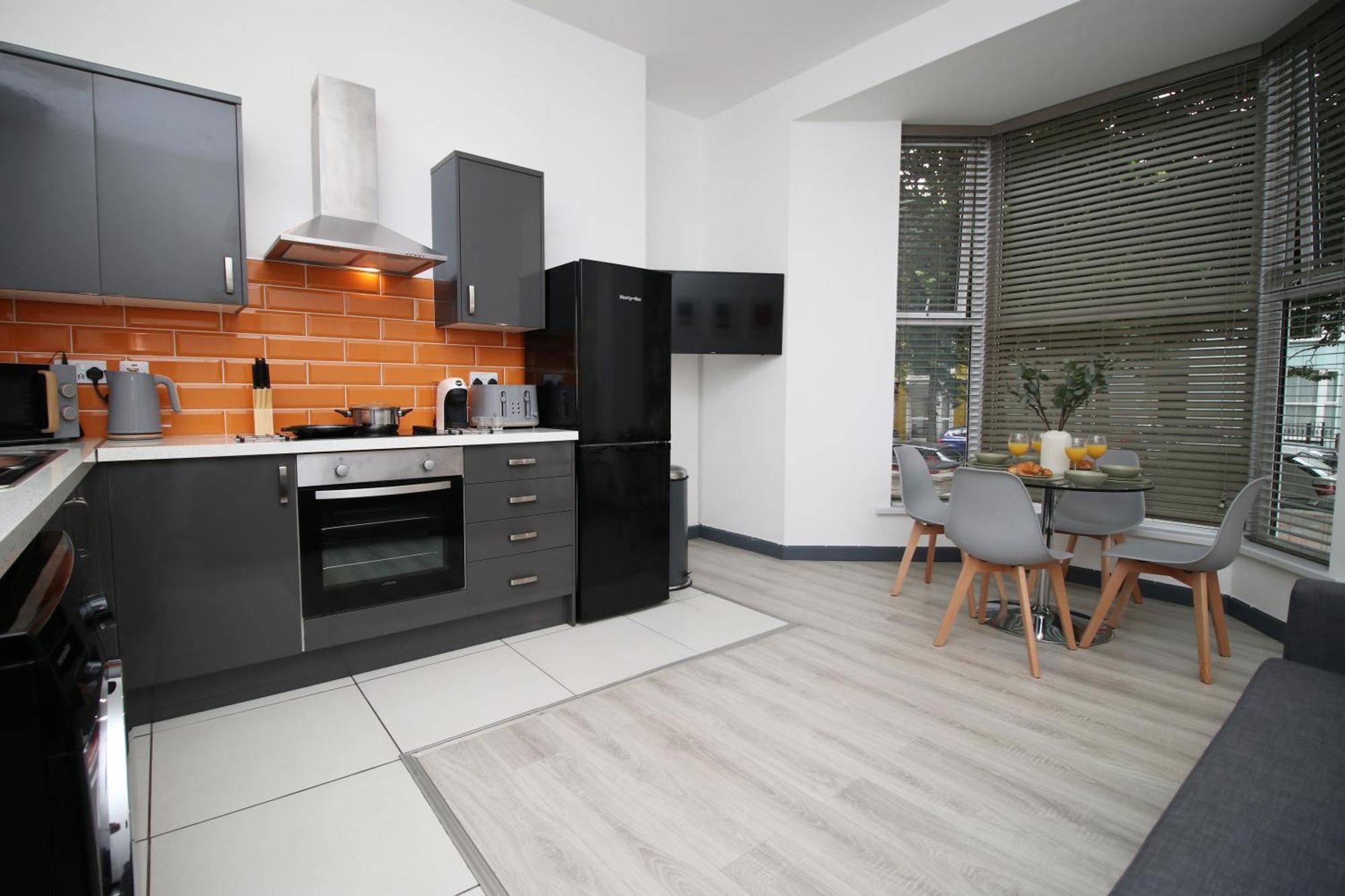Fully Equipped Kitchen, Parking, City Centre Swansea Ngoại thất bức ảnh